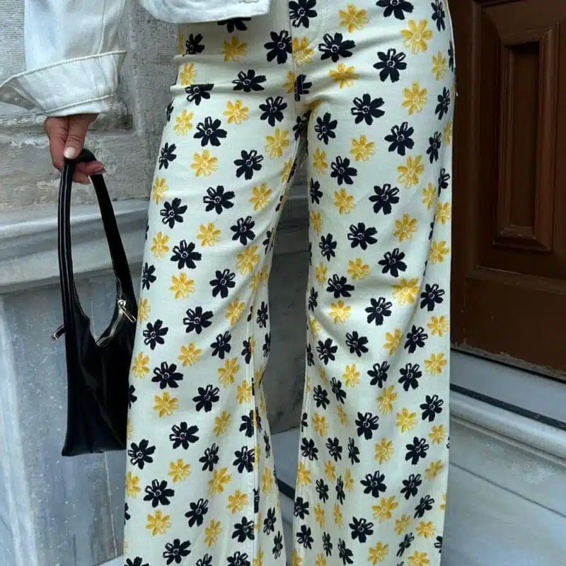 Flowered Drift Beige Jeans