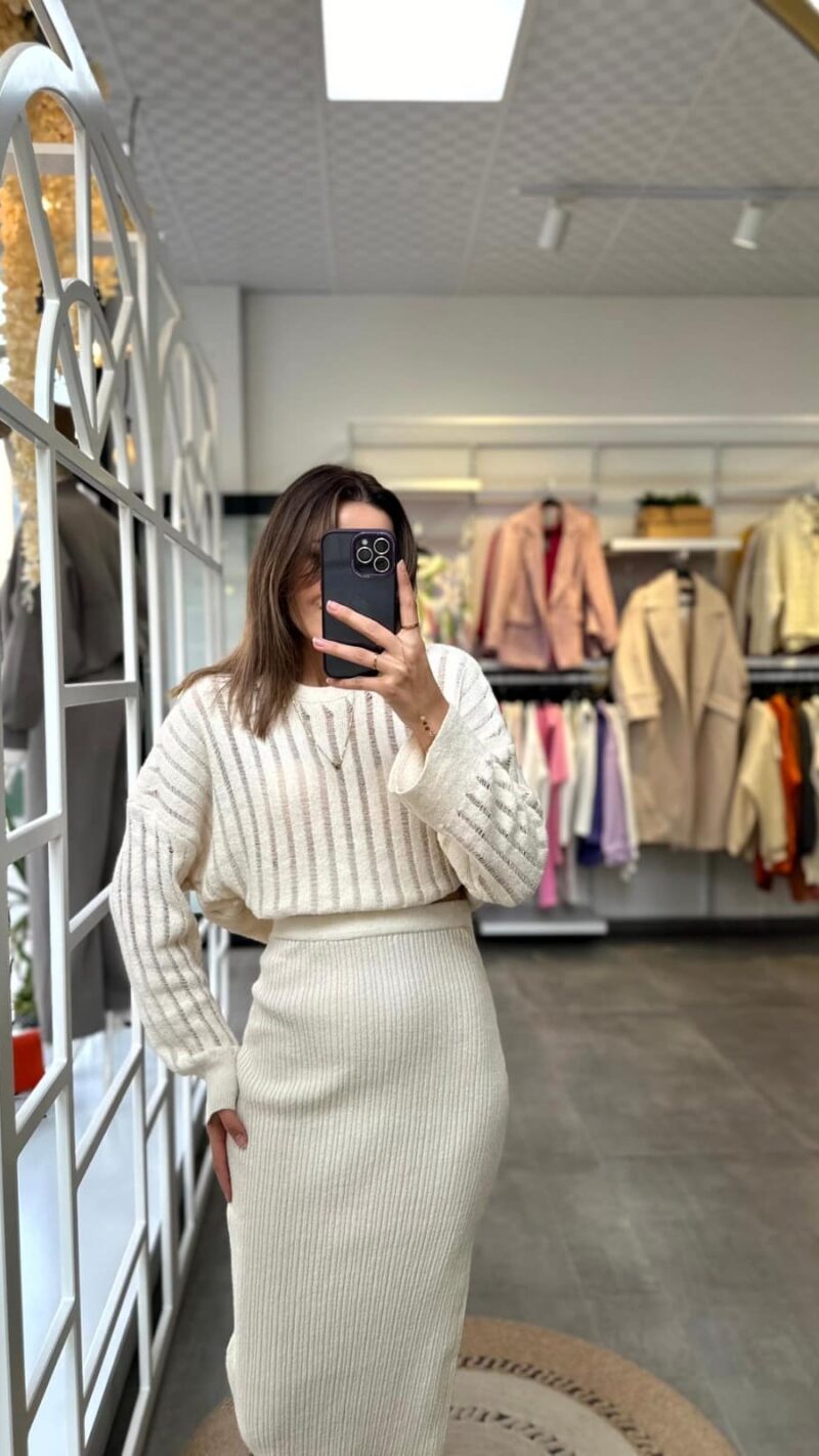 OVERSIZED KNIT BLOUSE