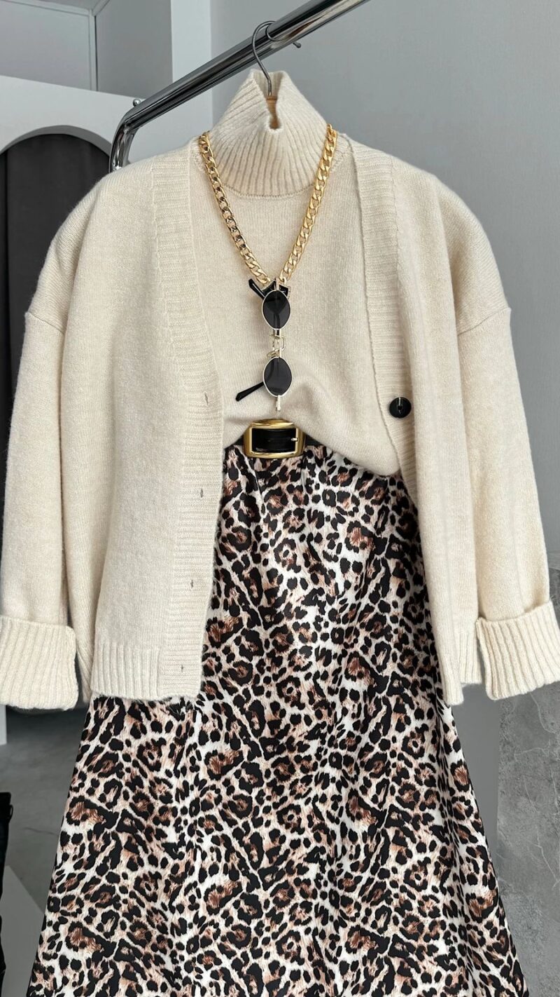 Beige Undershirt Knitwear and Cardigan