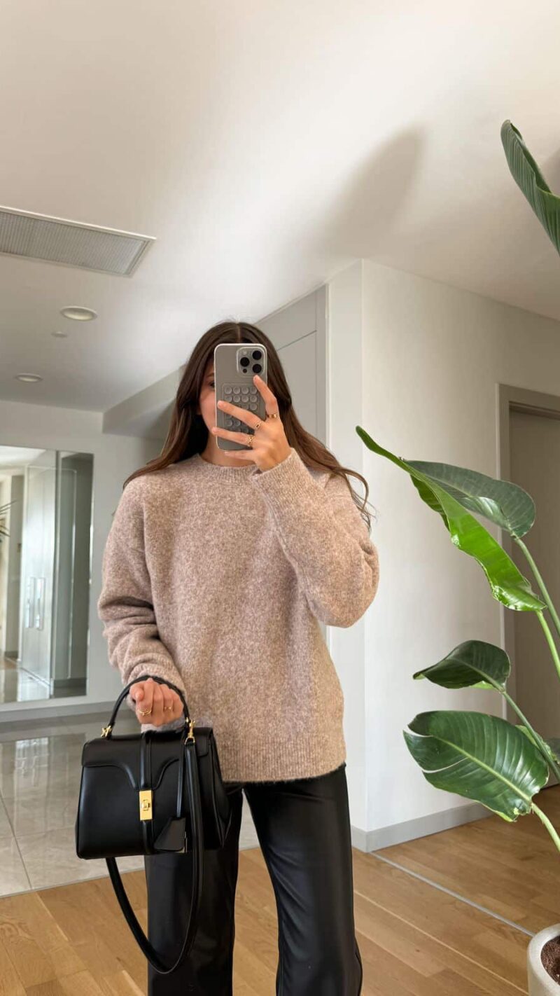 Everyday Essential Sweater Beige