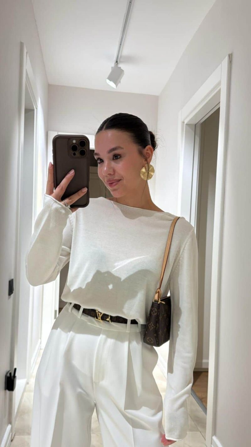 Bone Straight Neck Thin Knitwear Sweater