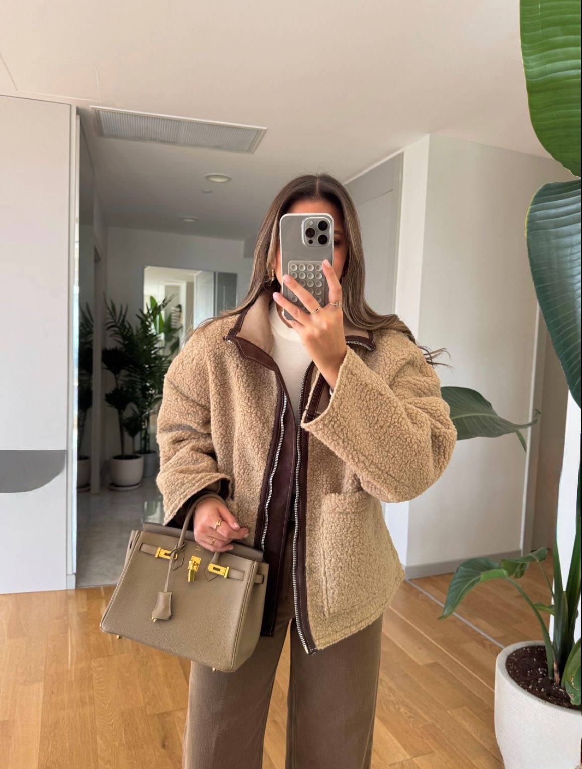 16bd2f63-95dd-4300-bcc4-71c9c54fe928