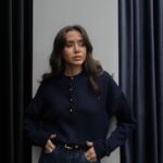 NAVY BLUE BUTTONED SWEATER ON TOP