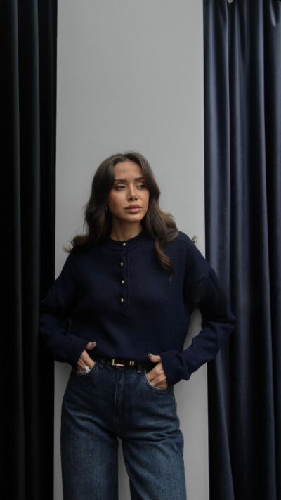 NAVY BLUE BUTTONED SWEATER ON TOP