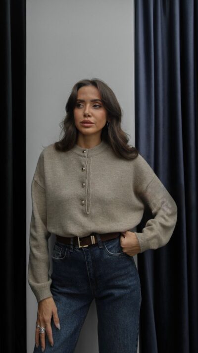 BUTTONED SWEATER ON MINK TOP