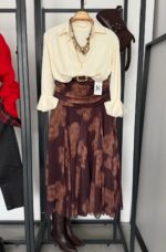 PATTERNED WRAP SKIRT IN BROWN