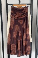 PATTERNED WRAP SKIRT IN BROWN - Image 2