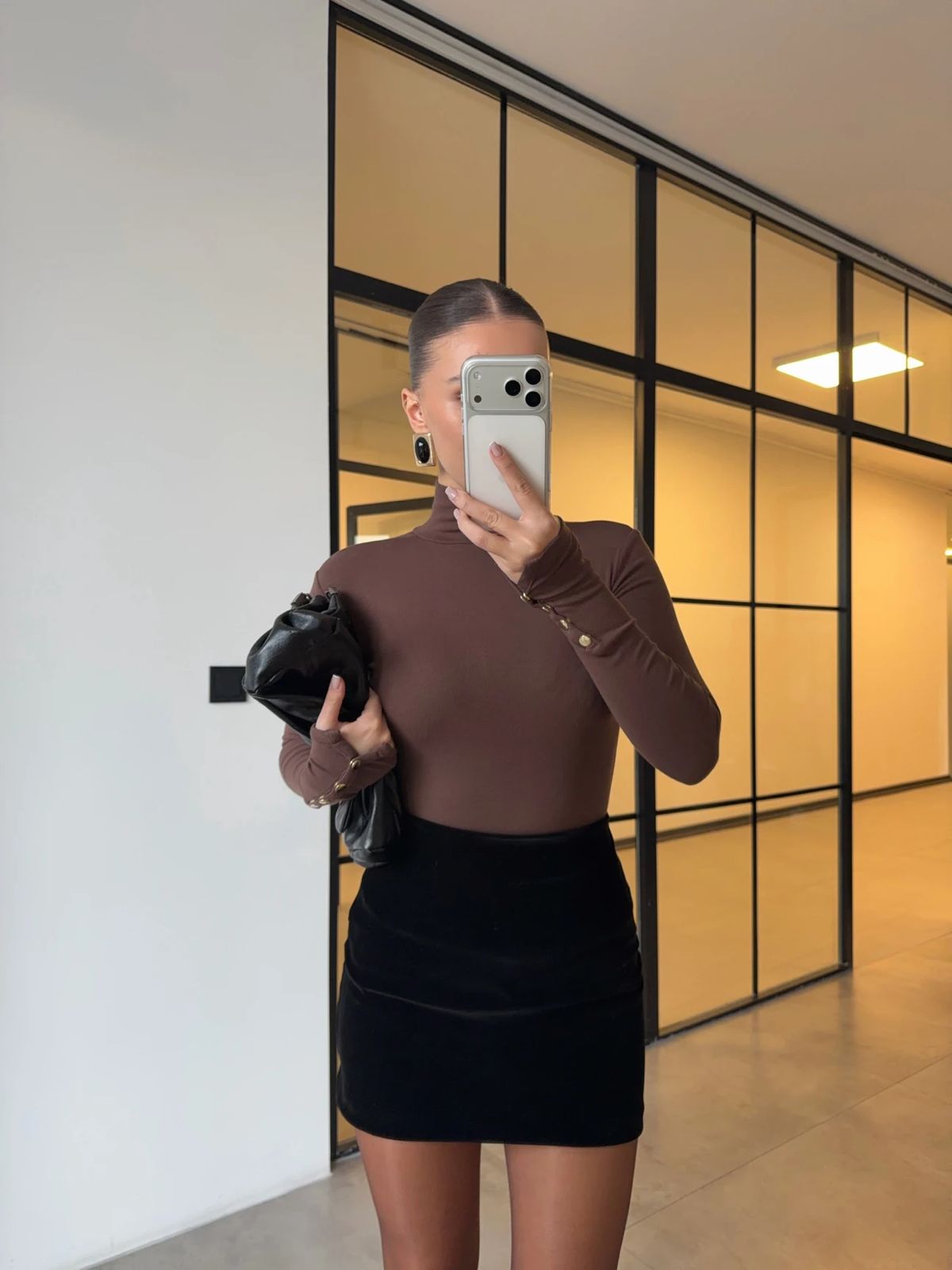 e872b1ee-ccf9-4cb3-8bea-ec6f571a36fa (1) SLEEVED STAND COLLAR BLOUSE WITH SNAPS - Image 1