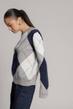 Élégance Grey and Navy Knit - Image 2