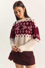 Burgundy and White Knit Pattern Sweater - Image 2