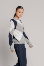 Élégance Grey and Navy Knit - Image 3