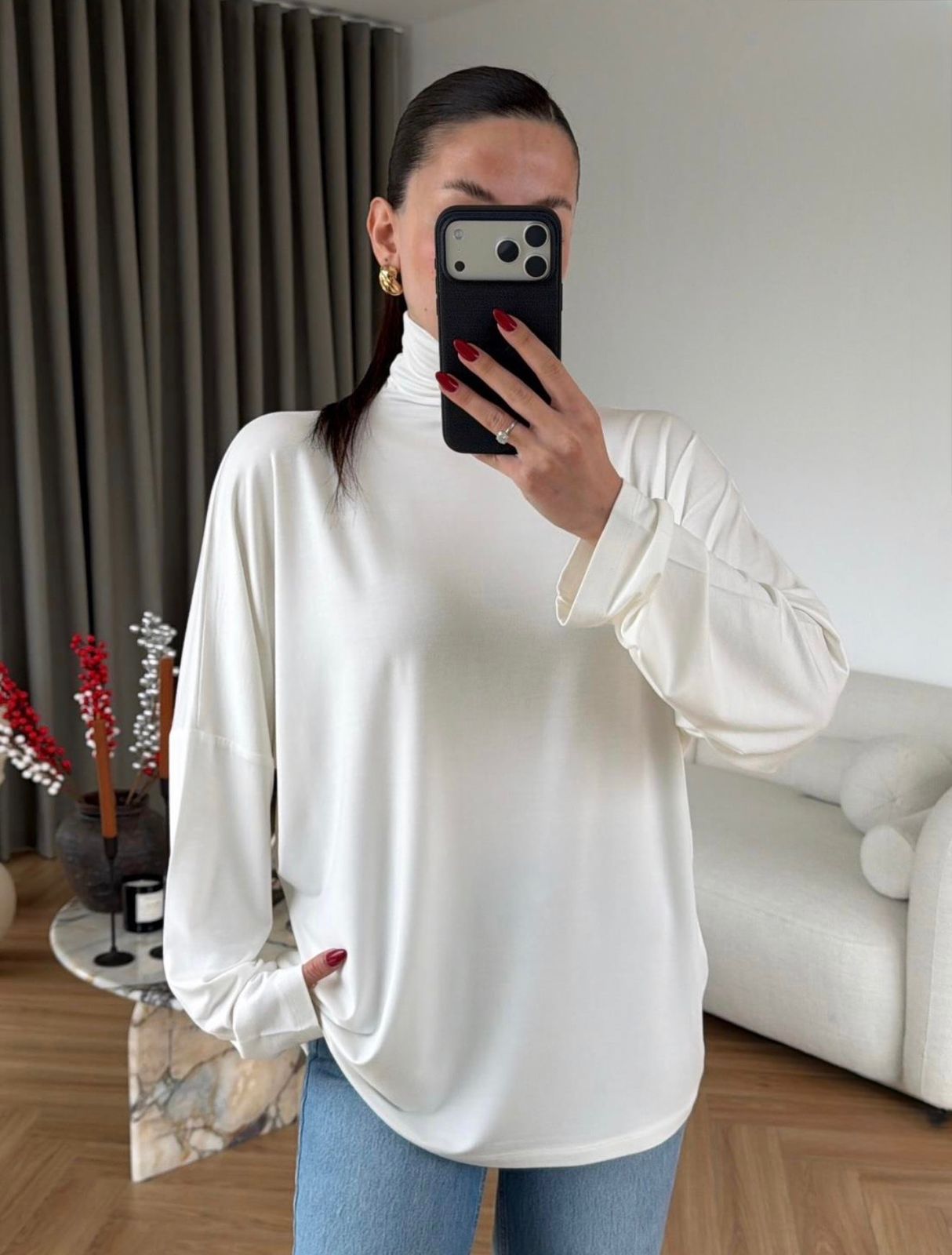 4c983ece-59ad-4fdf-872f-c56be58a4434 White Long Sleeve Turtleneck Top - Image 1