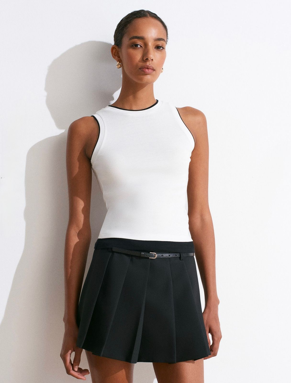 6637b644-ced2-4216-ad94-5de3e7c26322 White Sleeveless Ribbed Tank Top - Image 1