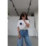 White T-Shirt With Blue Flower Brooch - Image 2